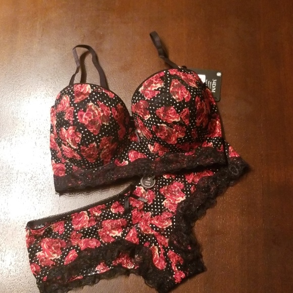 body frosting Other - 🆕️Red rose lace bra and panty set